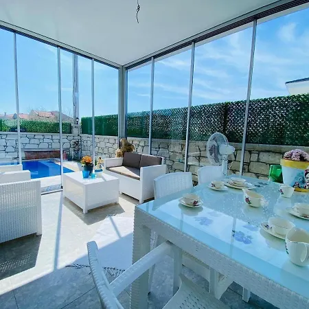 Willa Ozel Havuzlu F Celik Villalari *