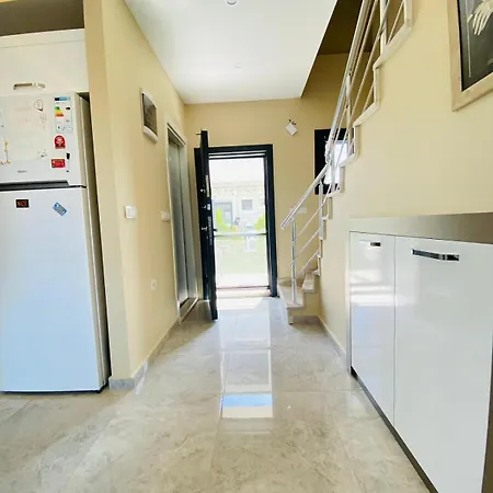 Ozel Havuzlu F Celik Villalari Cesme